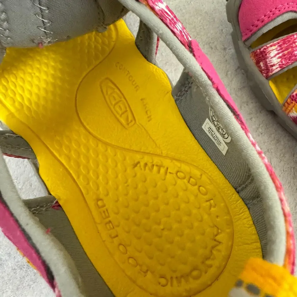 KEEN Moxie Sandals Girls Youth Size 6 Pink Yellow Water Shoes Closed Toe 1026320
